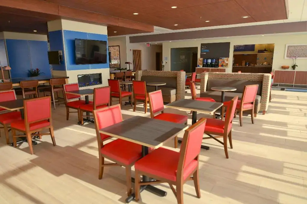 Holiday Inn Express & Suites Onalaska - La Crosse Area by IHG