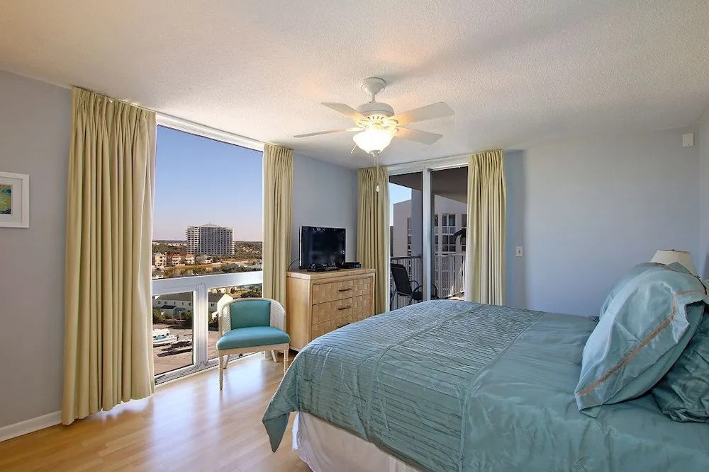 Shoreline 2111 Condo by RedAwning