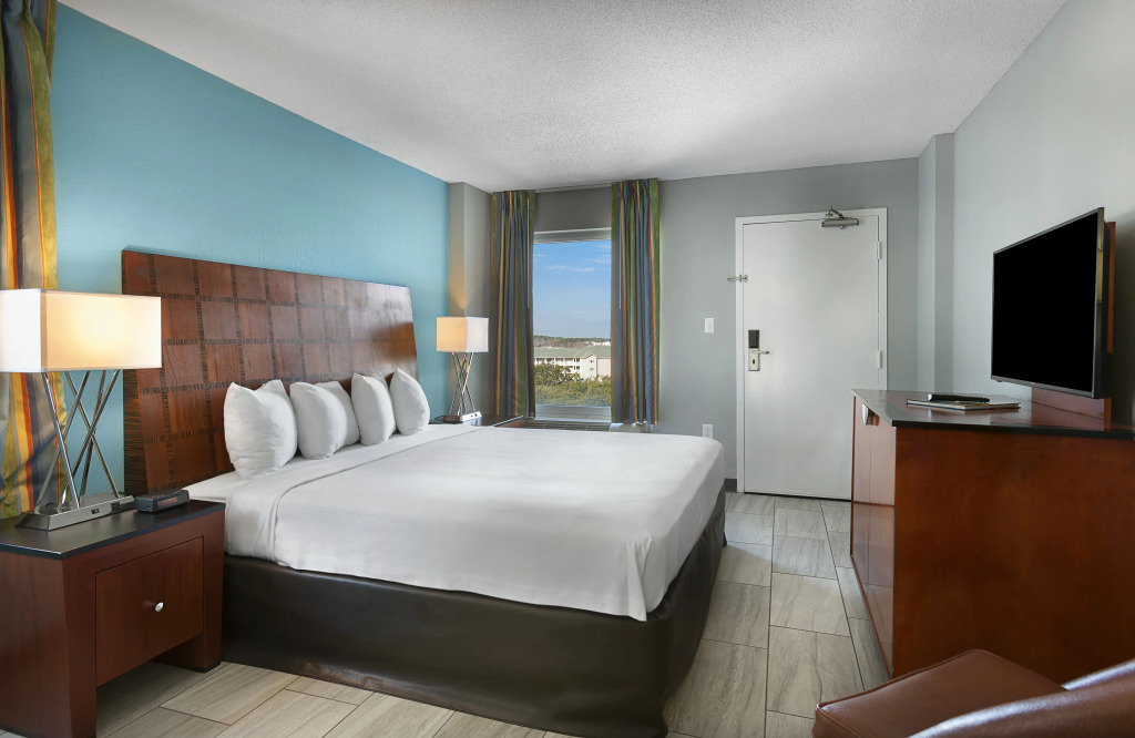 Crown Reef Beach Resort and Waterpark