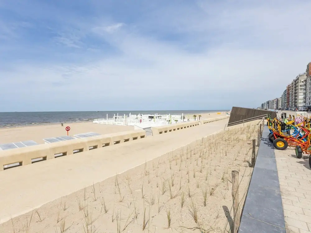 Bright Apartment With Frontal sea View