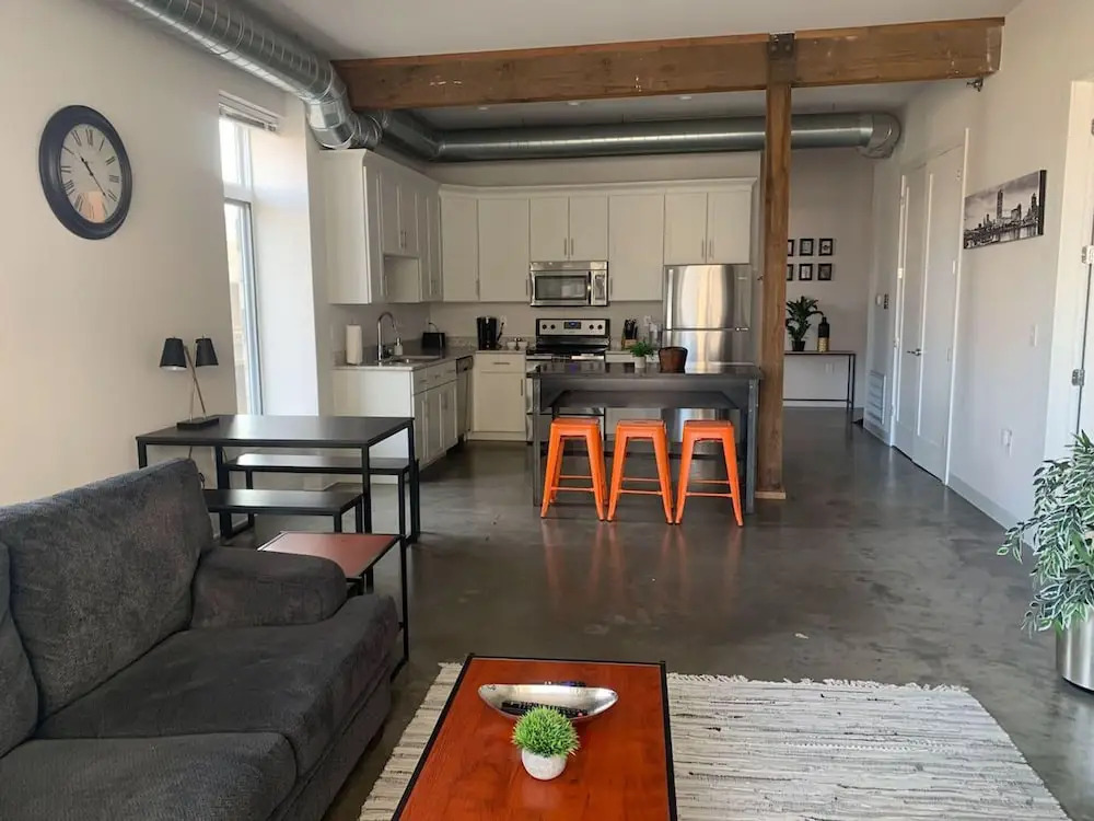 Modern 2 Bedroom on Riverfront w Parking