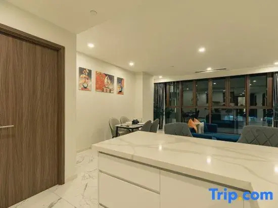 The Galleria | 2-bedrooms, spacious, large balcony