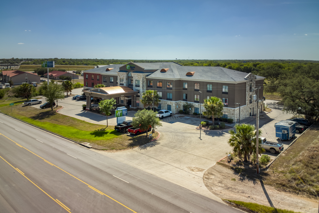 Holiday Inn Express and Suites Beeville by IHG