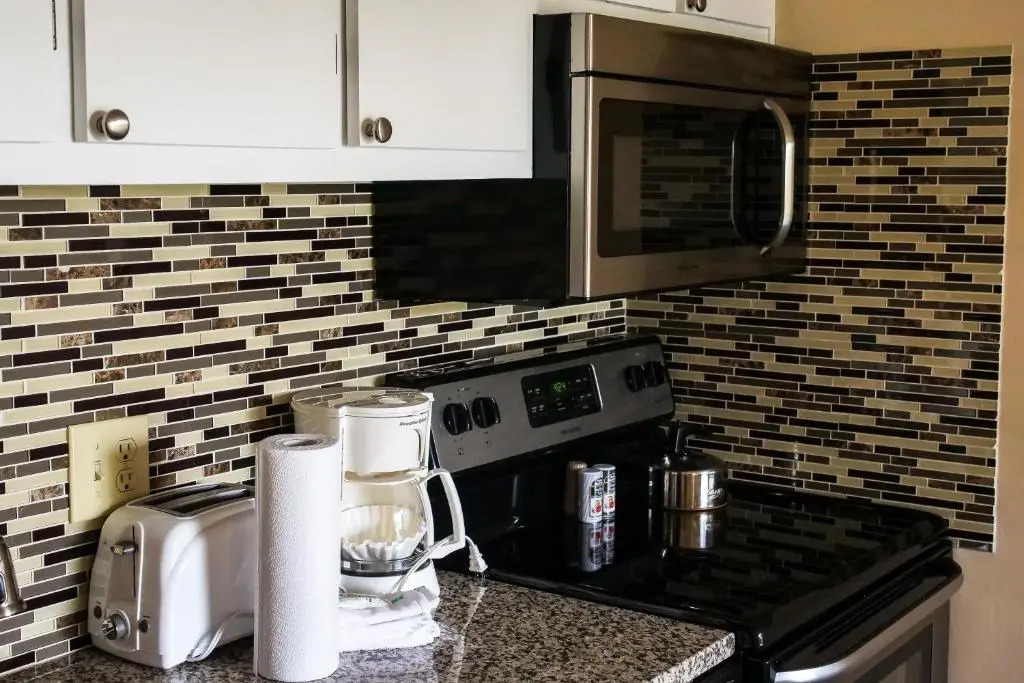 Snowshoe 2BR Ski-InSki-Out Steps to Ballhooter Lift Mountain Lodge Condo