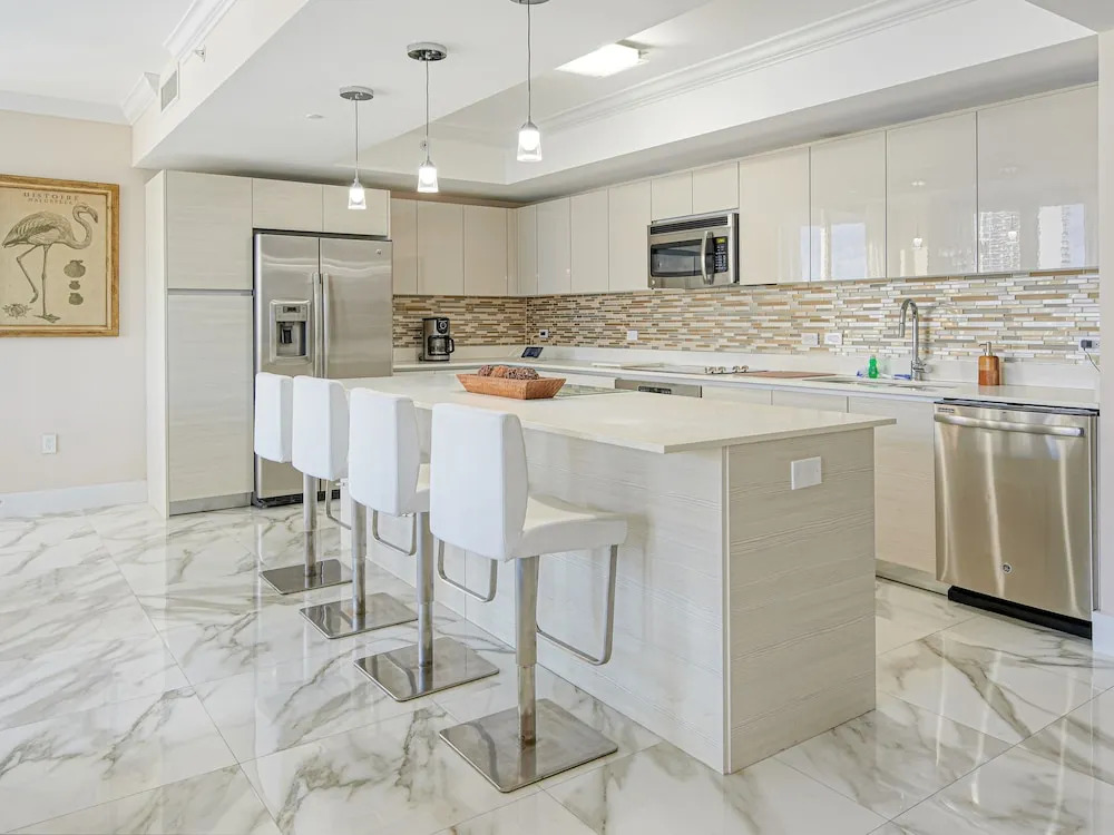 New Listing! Luxe Beach Dream W/ Infinity Pool 3 Bedroom Condo