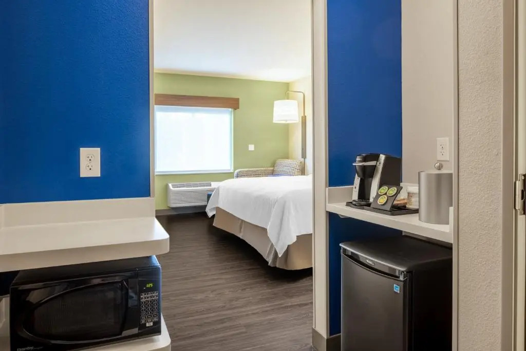 Holiday Inn Express & Suites Ft Myers Beach-Sanibel Gateway by IHG