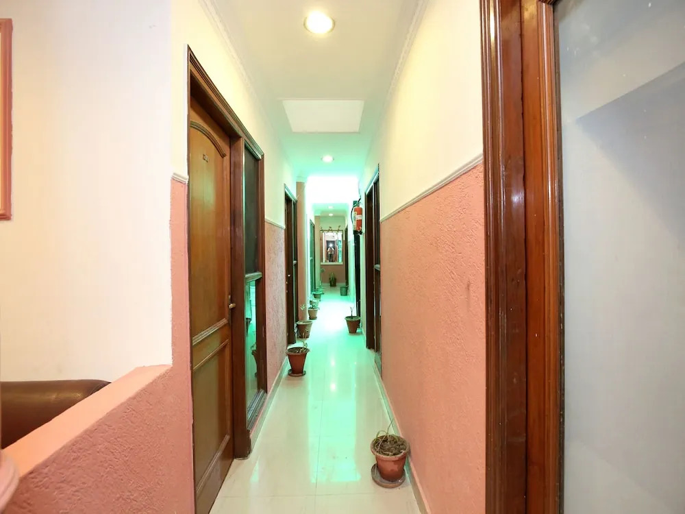 Super Townhouse by OYO Chandigarh Near PEC-PGI-PU Formerly Hotel Paradise