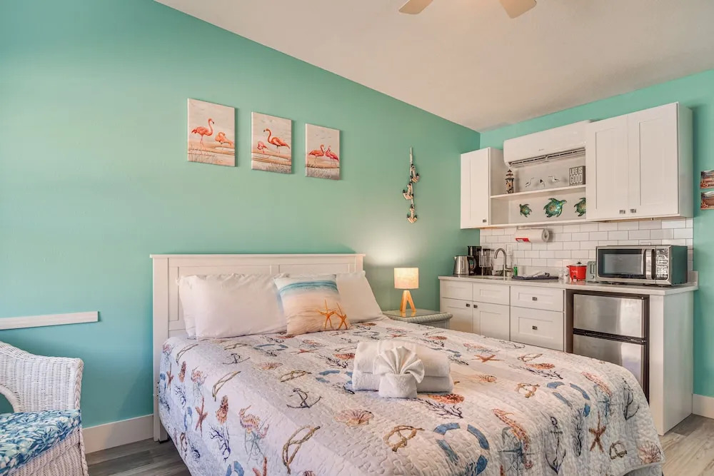Madeira Beach Studio: Walk to John's Pass!