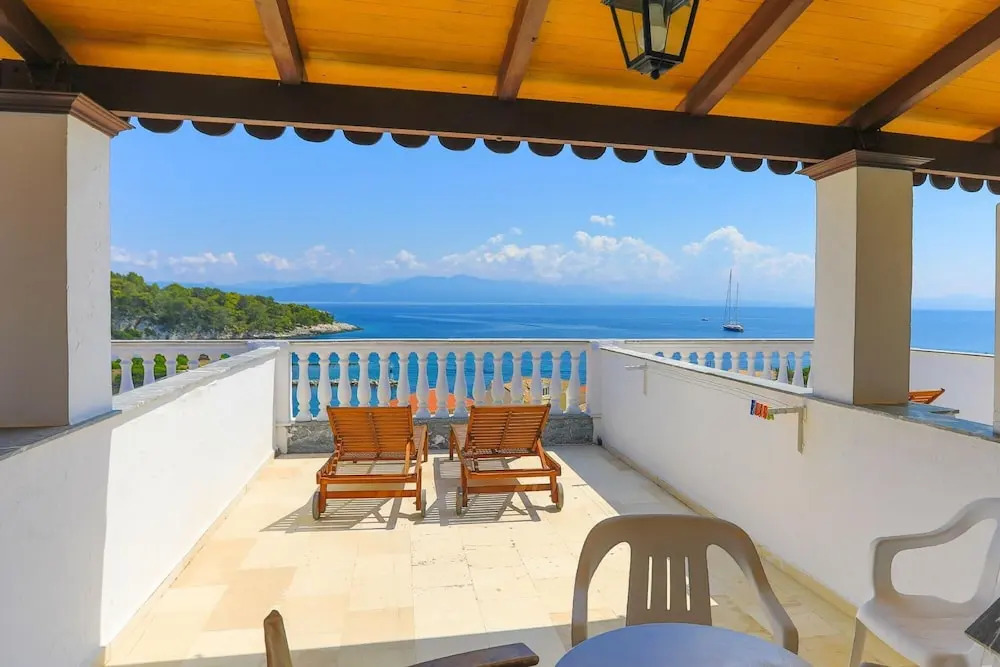 Faros Dio Gaios Studio sea Views Private Sun-loungers