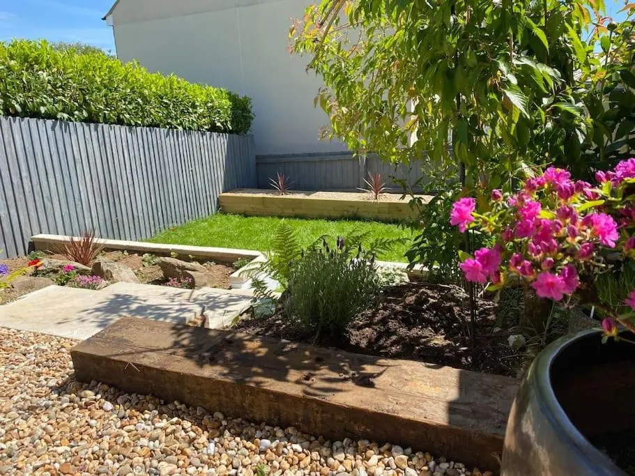 Stylish 3 Bed Home with Allocated Parking for 2