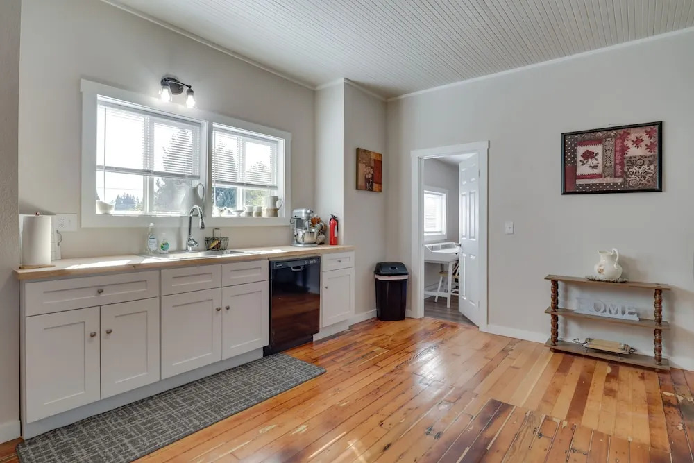 Lafayette Townhome: Cozy Retreat w/ Private Patio