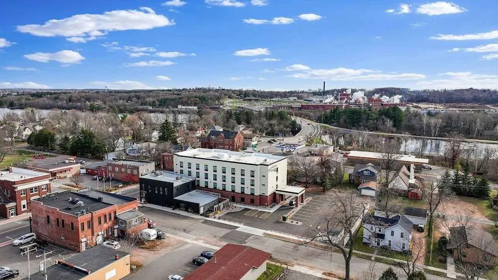 Cobblestone Hotel & Suites - Mosinee