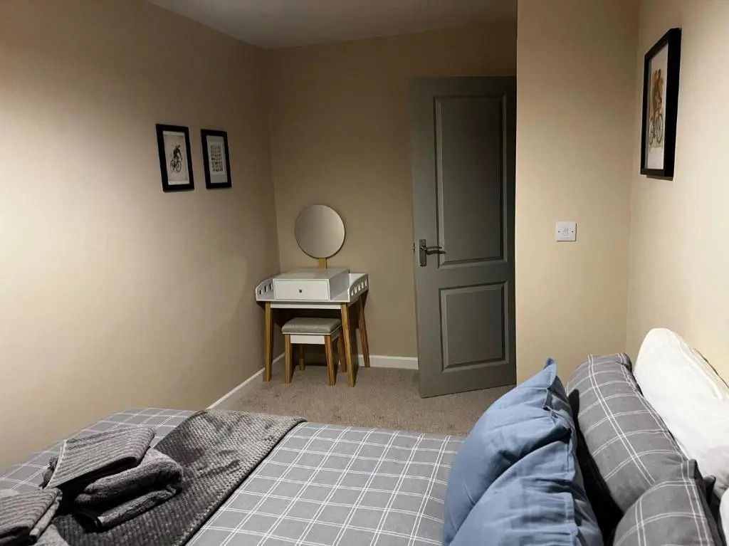 Charming 4-bed House in Winchester,free Parking