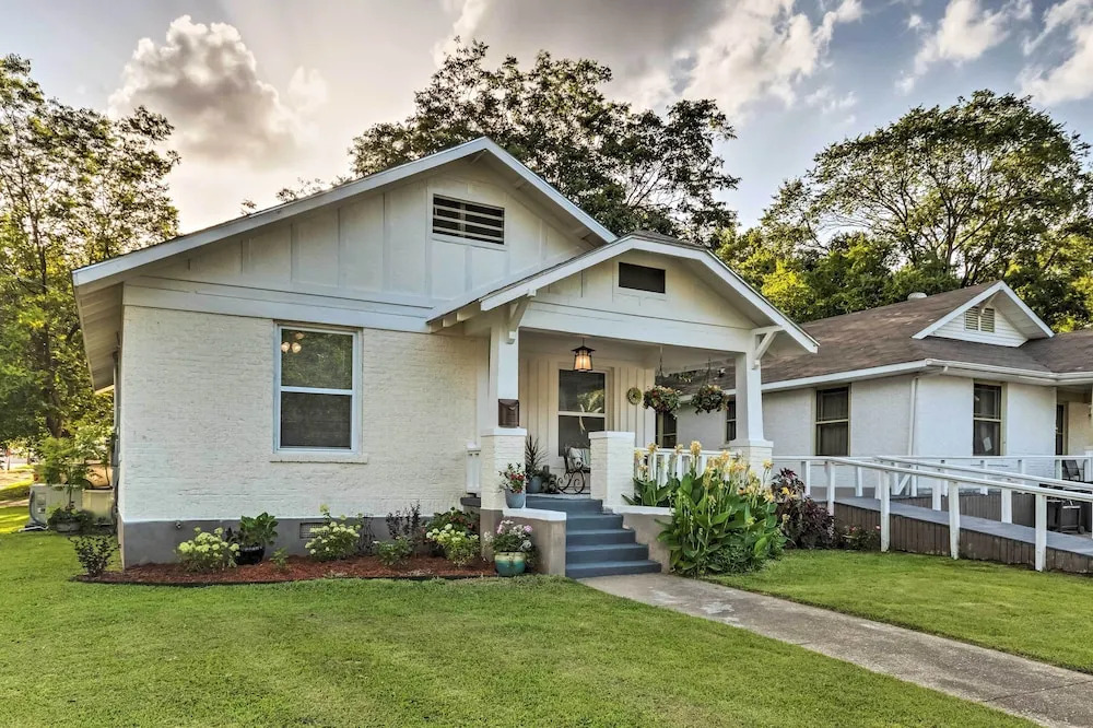 Remodeled Dtwn Hot Springs Home w/ Porch!