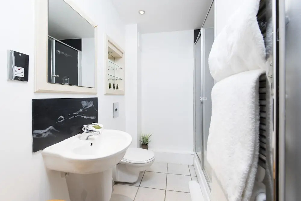 Peaceful & Modern 2BR Flat with Water Views