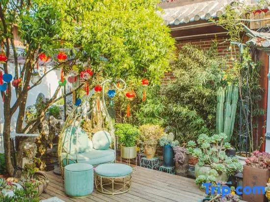 Floral Hotel· Yuebanwan | Coffee & Adorable Pets·Sunlit Golden Mountains·Designer Courtyard Hotel