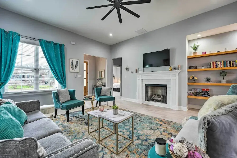 Chic Memphis Home w/ Deck ~ 2 Mi to Dtwn!