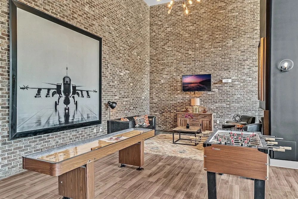 Downtown Midtown Apartments by NUOVO