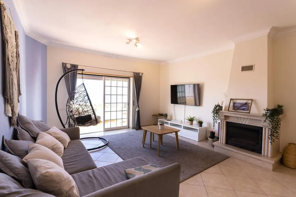 Bela Vista Apartment by Acasadascasas