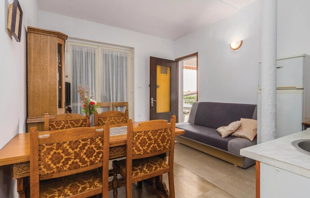 Nice Apartment in Lovrecica With 2 Bedrooms and Wifi
