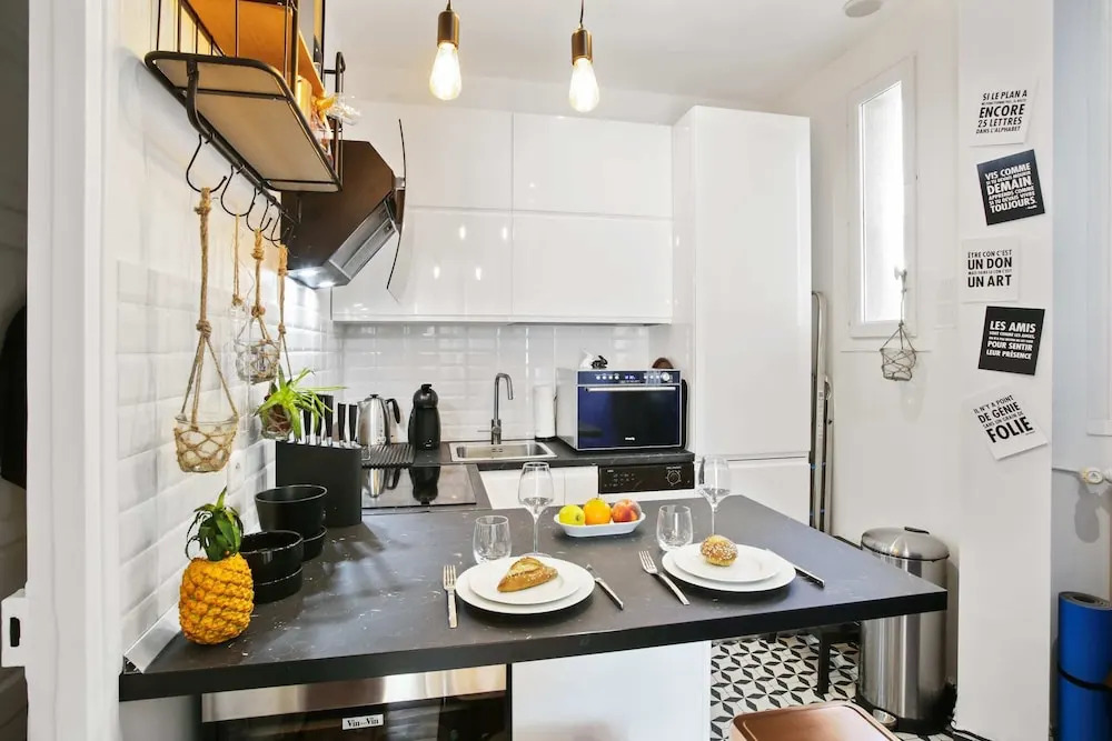 Cosy and Bright 1BR Flat Near Arc de Triomphe!