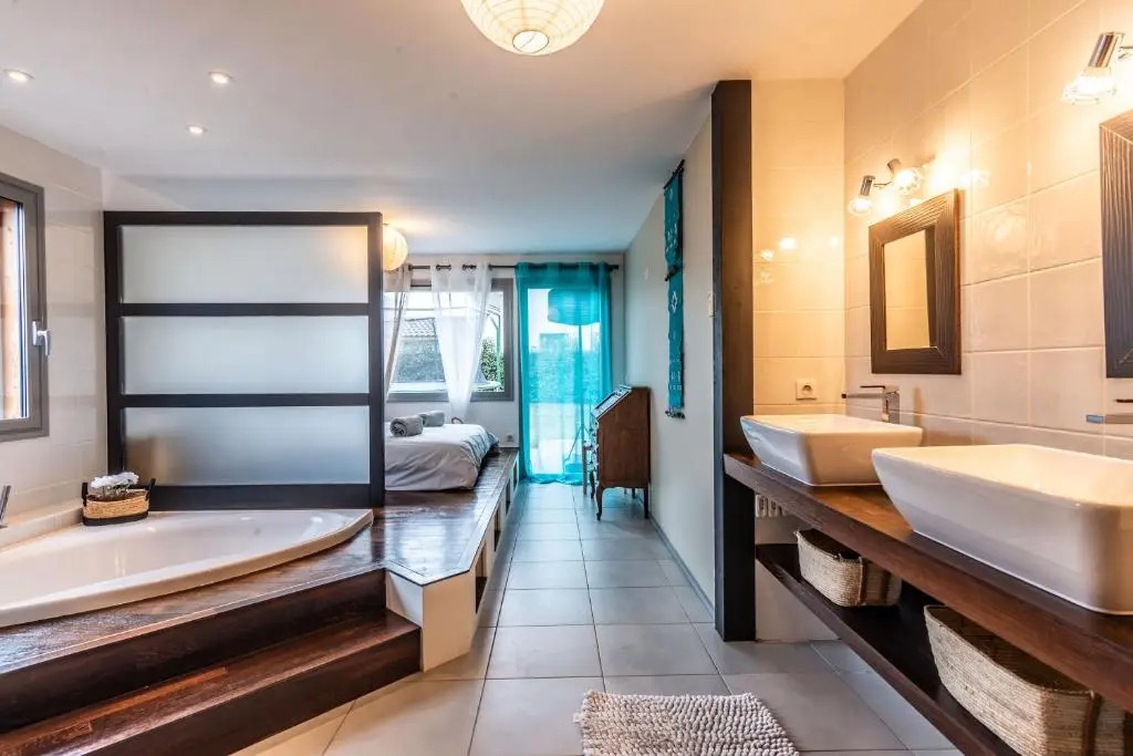 Villa tout confort - Piscine - Montagnes - Lac - Parking