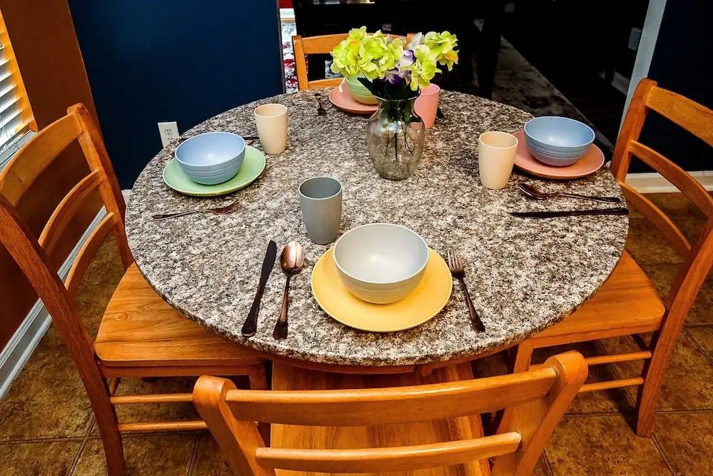 4 - Bed home, w/ Cali King Bed - 12 mins. to DTWN
