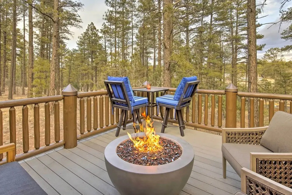 3 Mi to Golf Course: Show Low Escape w/ Fire Pit