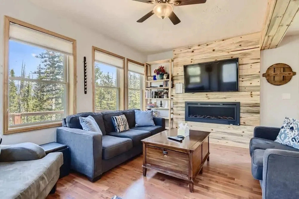 4BR Townhome w/ Private Hot Tub, Garage, and Deck