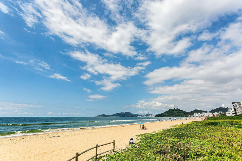 Apt Moderno com varanda a 150m do mar ABC0202