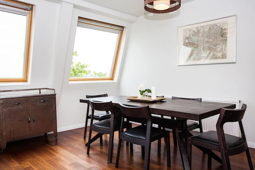 Spacious Top-Floor Flat With Stunning Roof Terrace