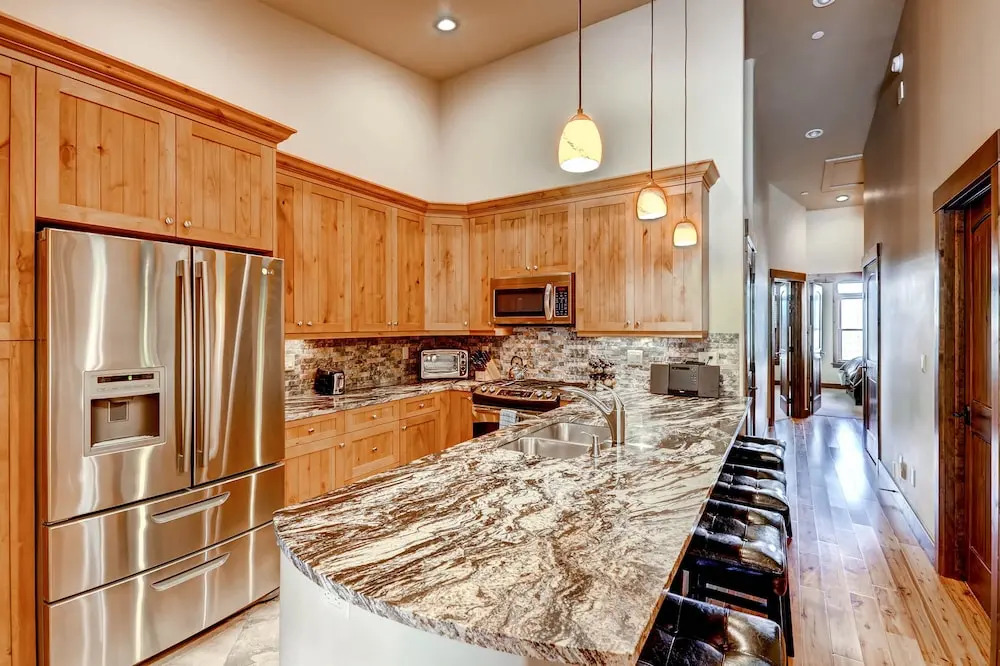 Boulevard Bend Condo: Stroll To Main St, Ski Shuttle