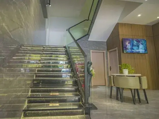 Pova Holiday INN (Changgang Road)