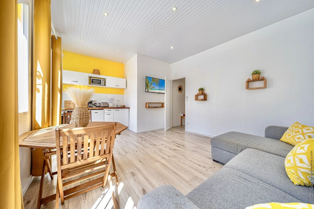 Foyal Suites
