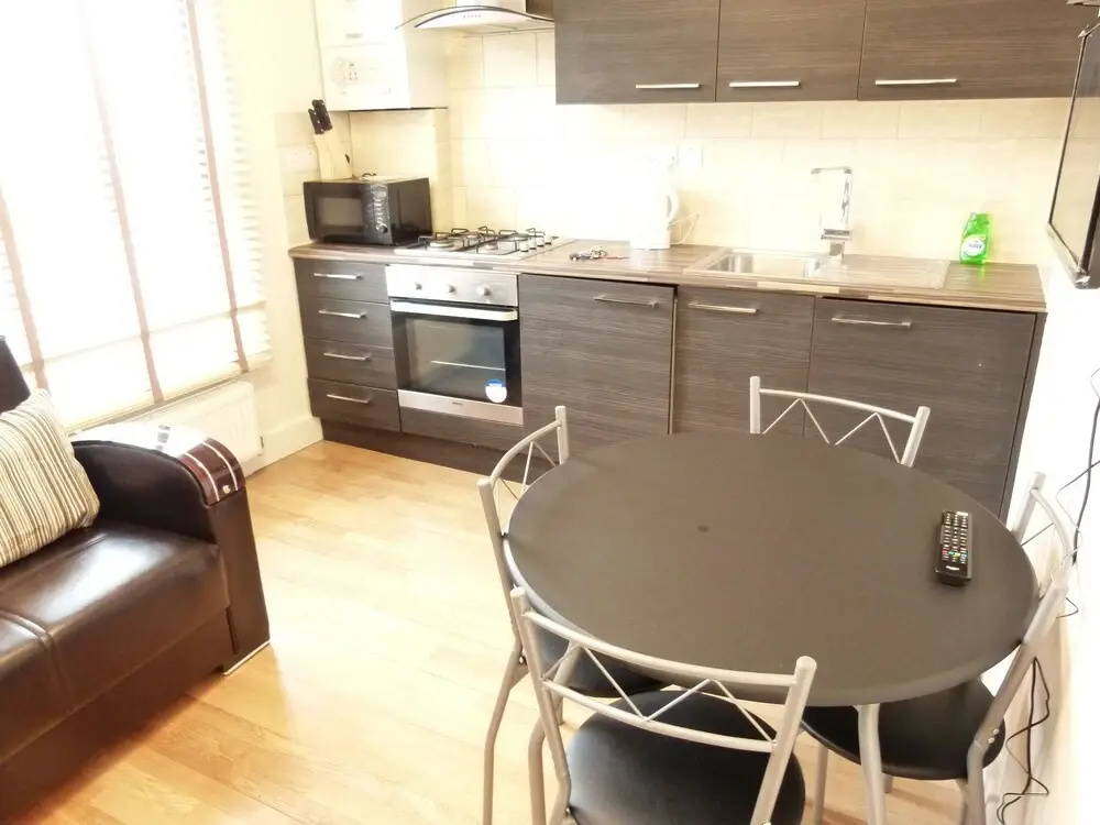 SS Property Hub - West Kensington Apartment