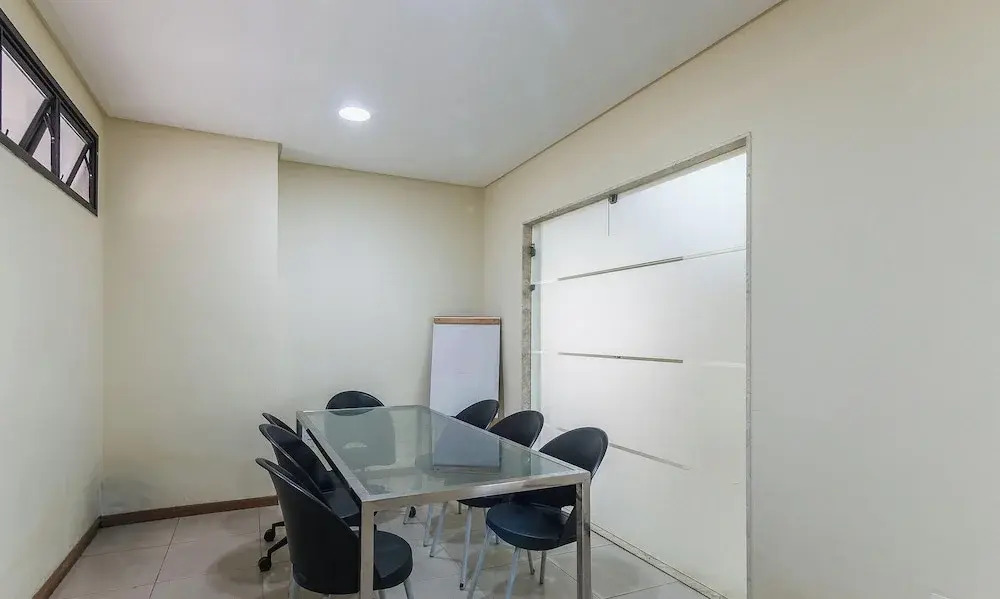 Studio w/ Partial Sea View Soc0316