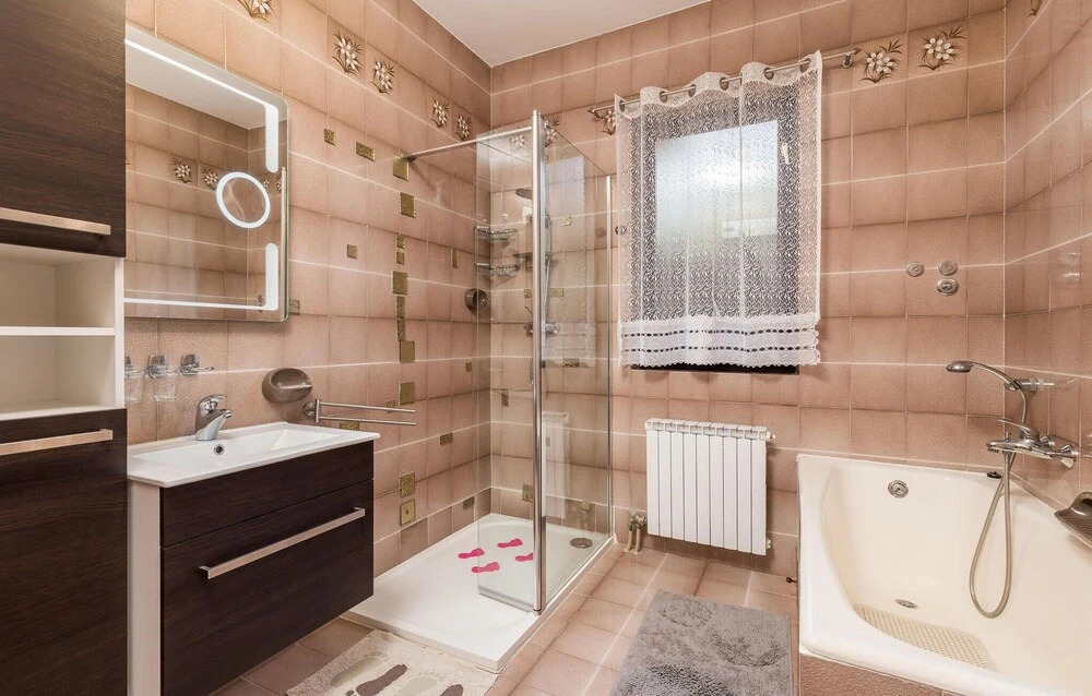 Beautiful Apartment in Opatija With Wifi and 3 Bedrooms