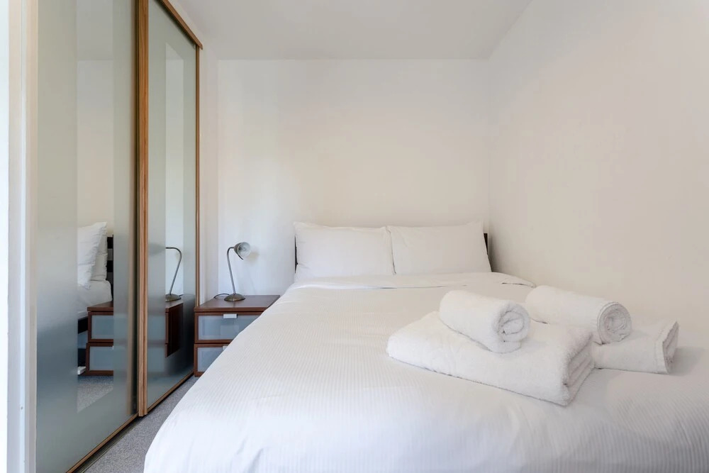 1 Bedroom Apartment Near Surrey Quays