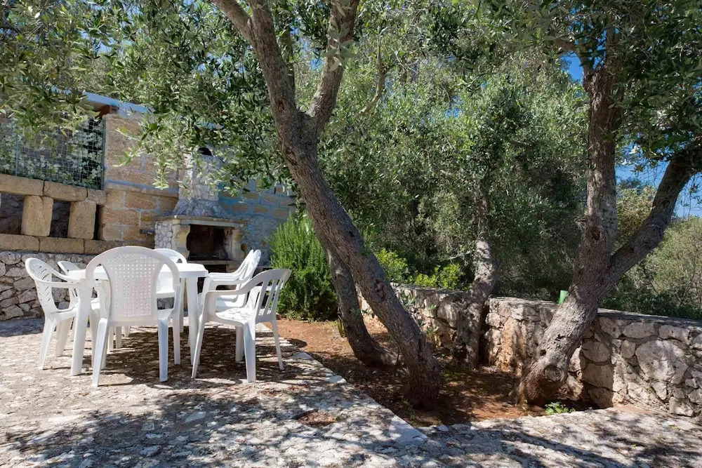 And001 in Andrano With 4 Bedrooms and 2 Bathrooms
