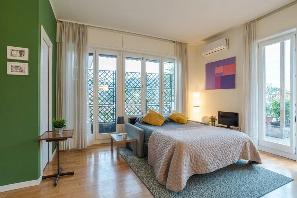 Bright attic under the sky of Como! Close to City Center and to services