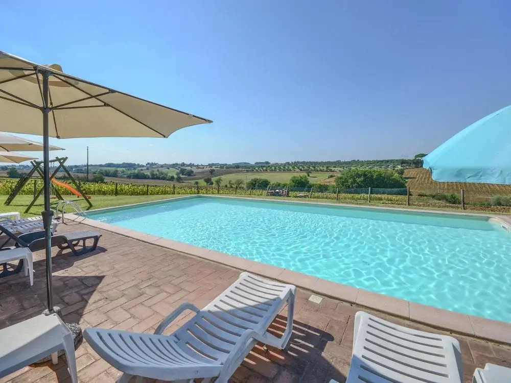 Cozy Farmhouse in Castiglione del Lago With Swimming Pool