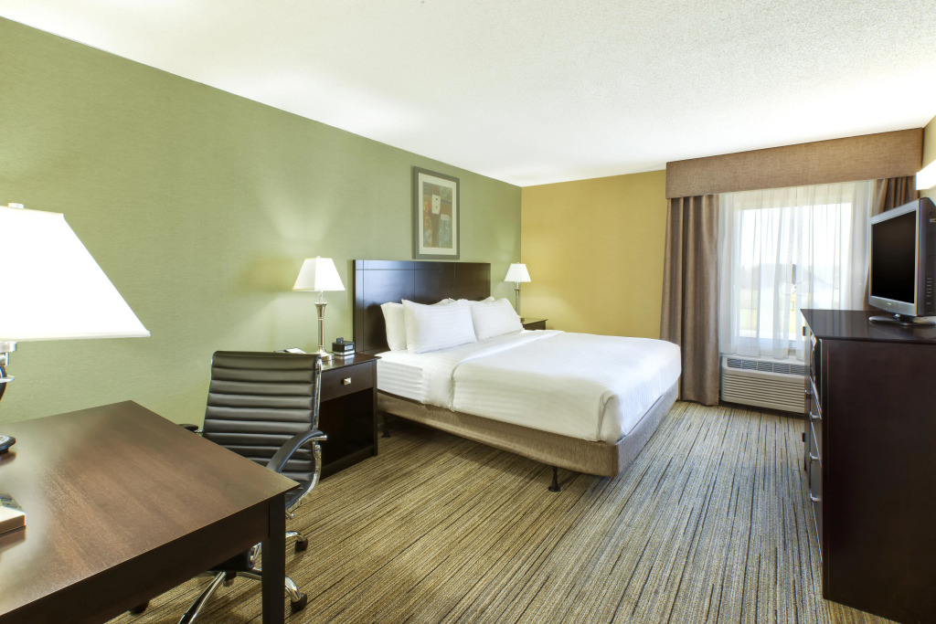 Country Inn & Suites by Radisson Benton Harbor-St Joseph MI