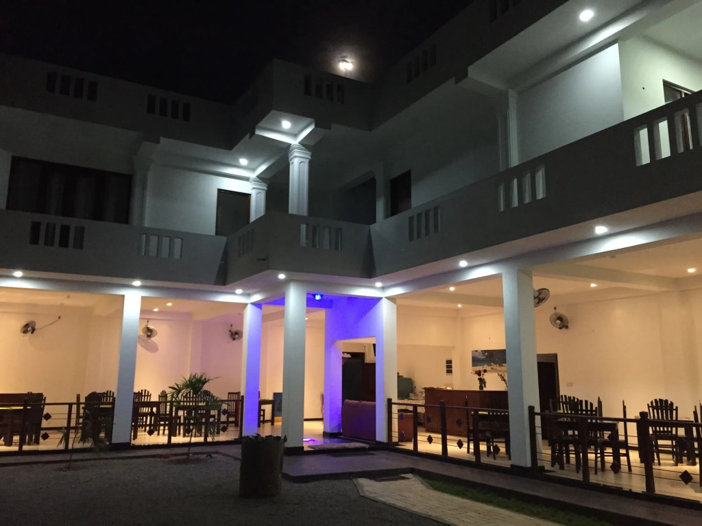 Aurora Hotel