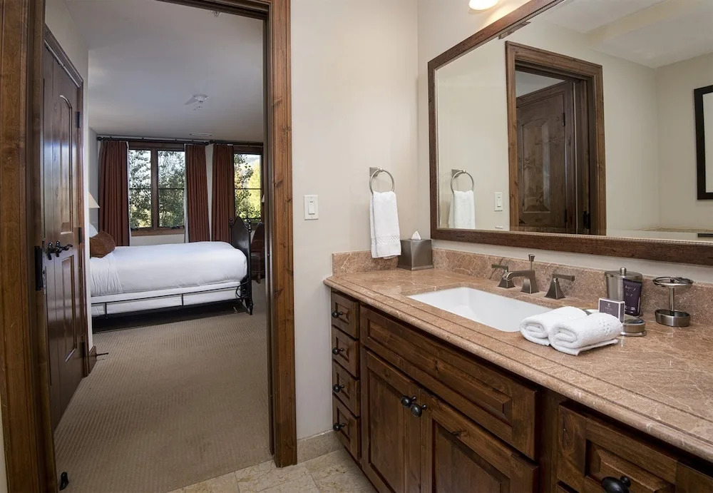 Luxury 2 Bedroom Residence in Lionshead Village