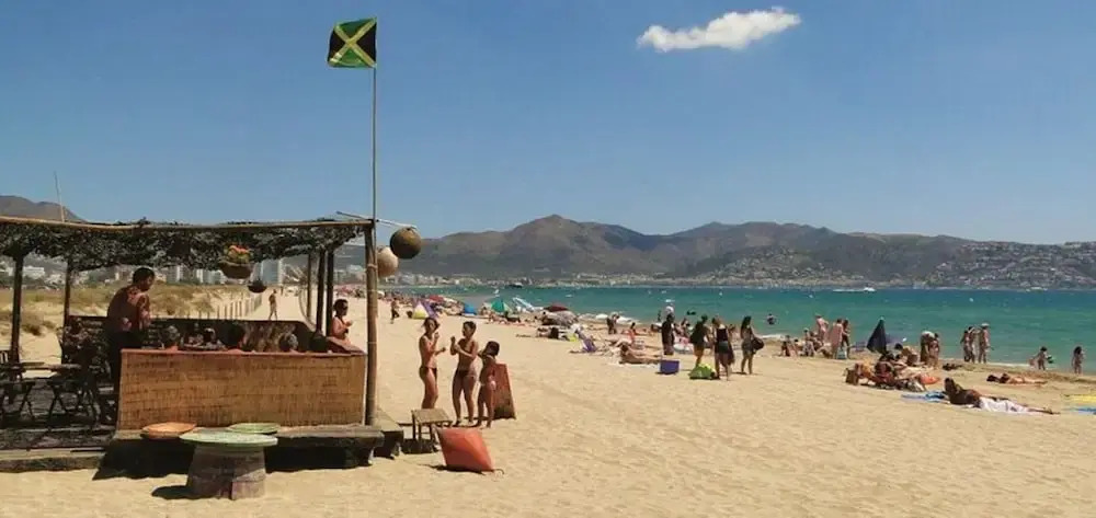 Apartment in Empuriabrava Near Sandy Beach
