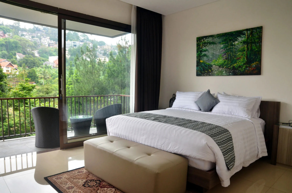 Chamomile Hill View Villa 6 Bedrooms With a Private Swimming Pool and a Movie Room and a Billiard Table