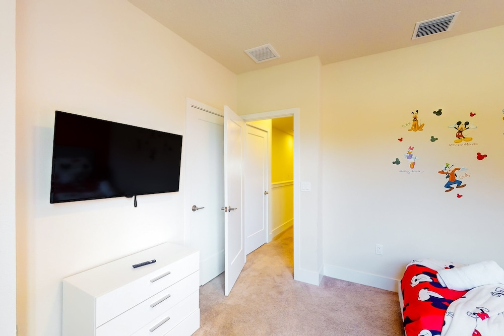 Dog-friendly Retreat With Pool, Covered Patio, Children's Items, Grill, & AC