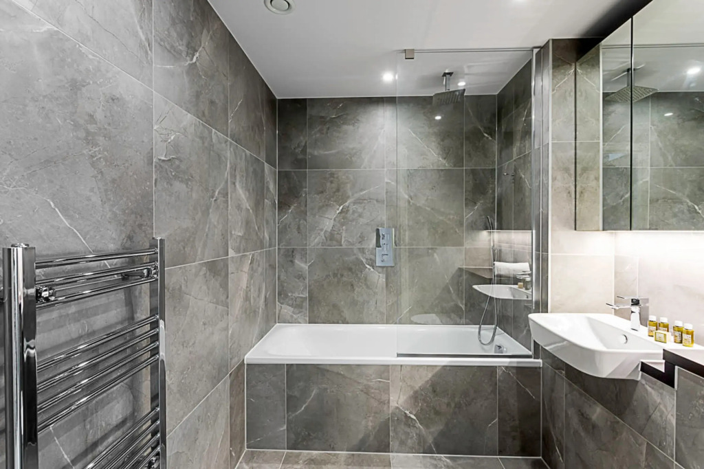 Beautiful 2 Bed Icon Tower Flat 5