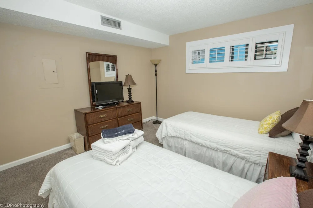 Islander 302 Destin - 2 Br Condo