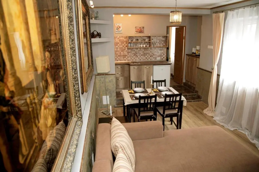 Vintage Apartment - Central 2BDR